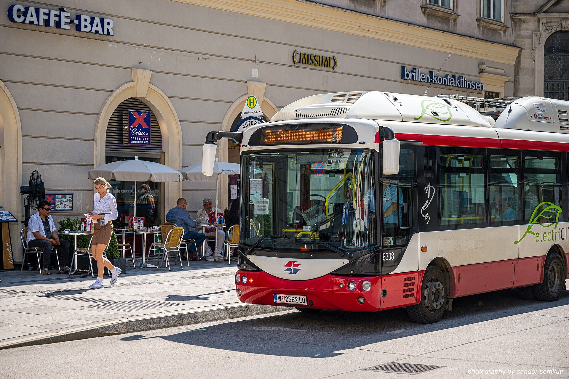 Battery-electric city bus operating in Vienna