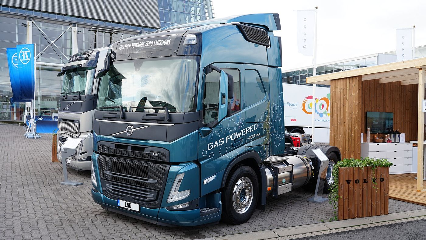 Volvo FM 460 LNG tractor unit exhibited at IAA Transportation 2022