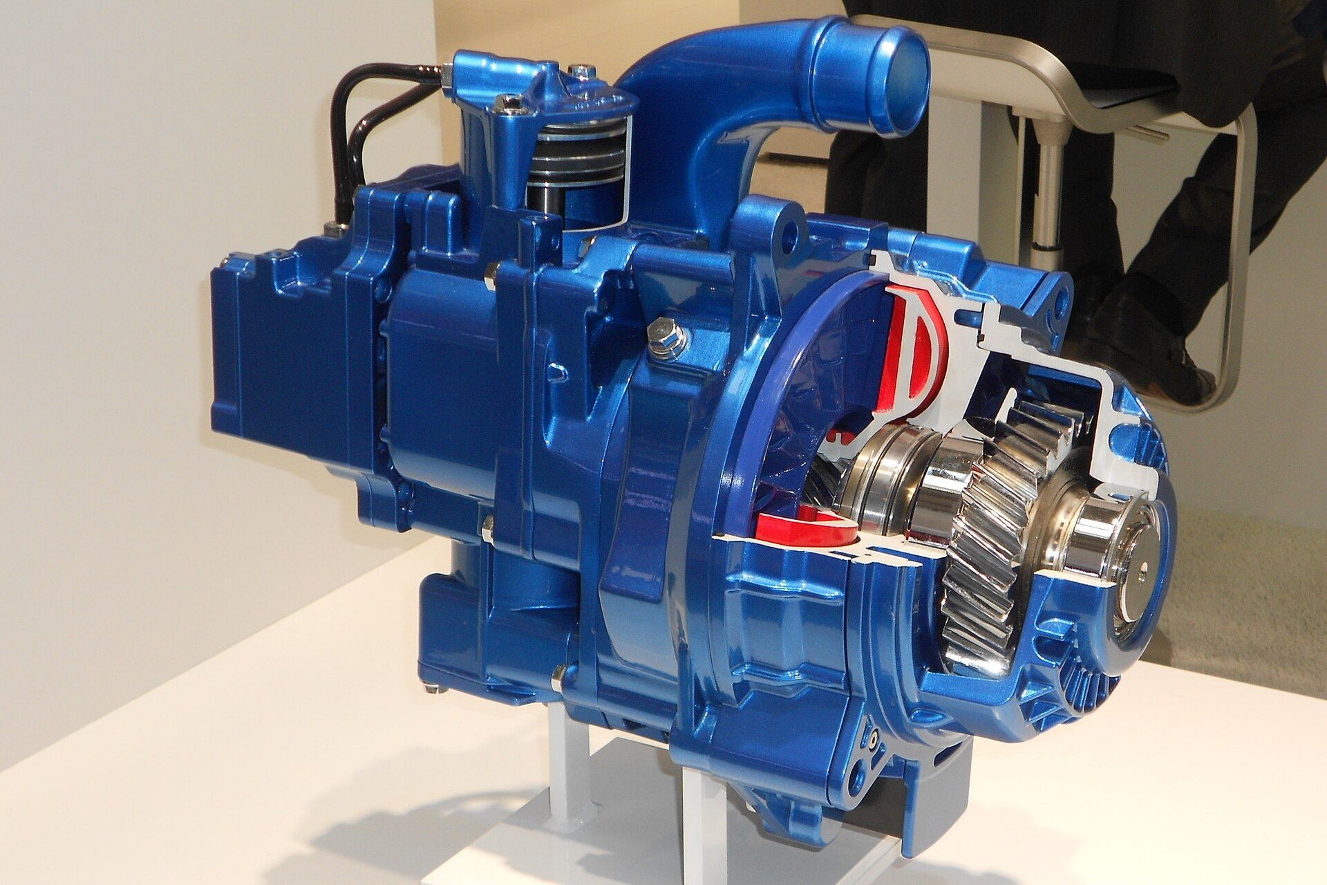 Sectioned Voith Aquatarder SWR 2865 hydrodynamic retarder on a display stand, cut away to show the rotor and its drive gears