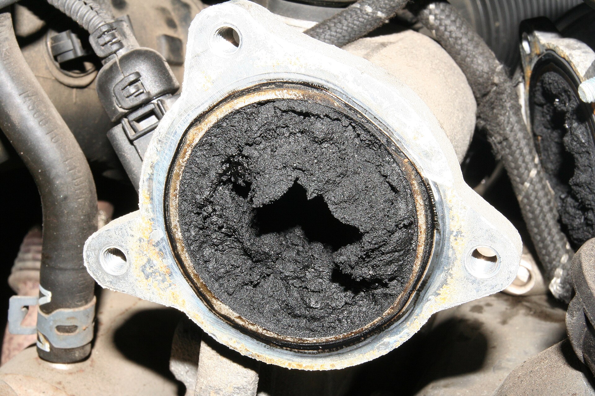 EGR valve problems: symptoms, causes and the truth about cleaning