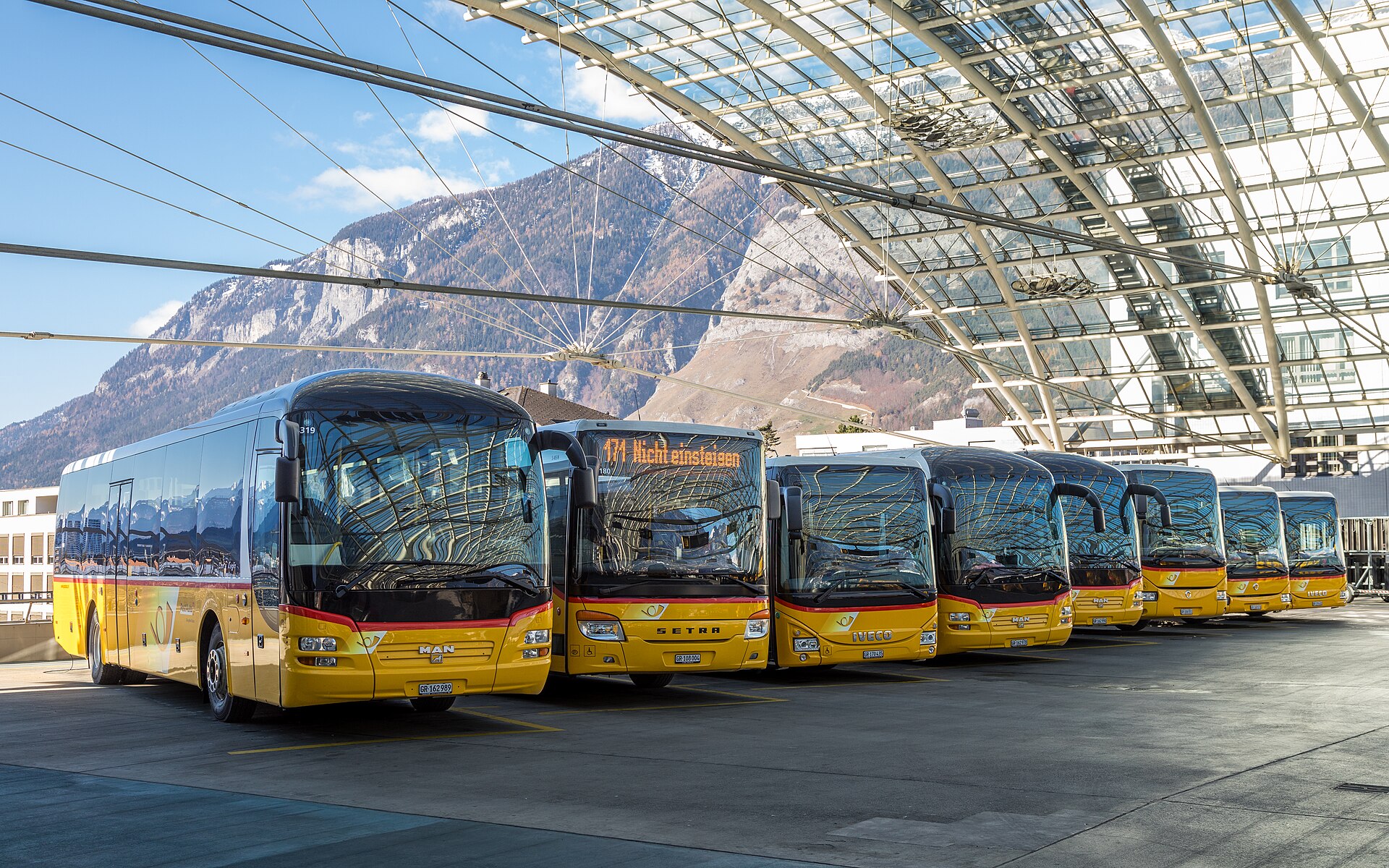 Switzerland’s PostAuto signs for up to 115 electric Solaris buses