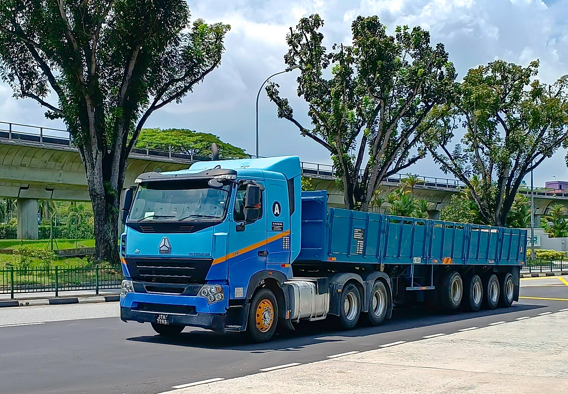 Nearly one in three new heavy trucks in China is now electric