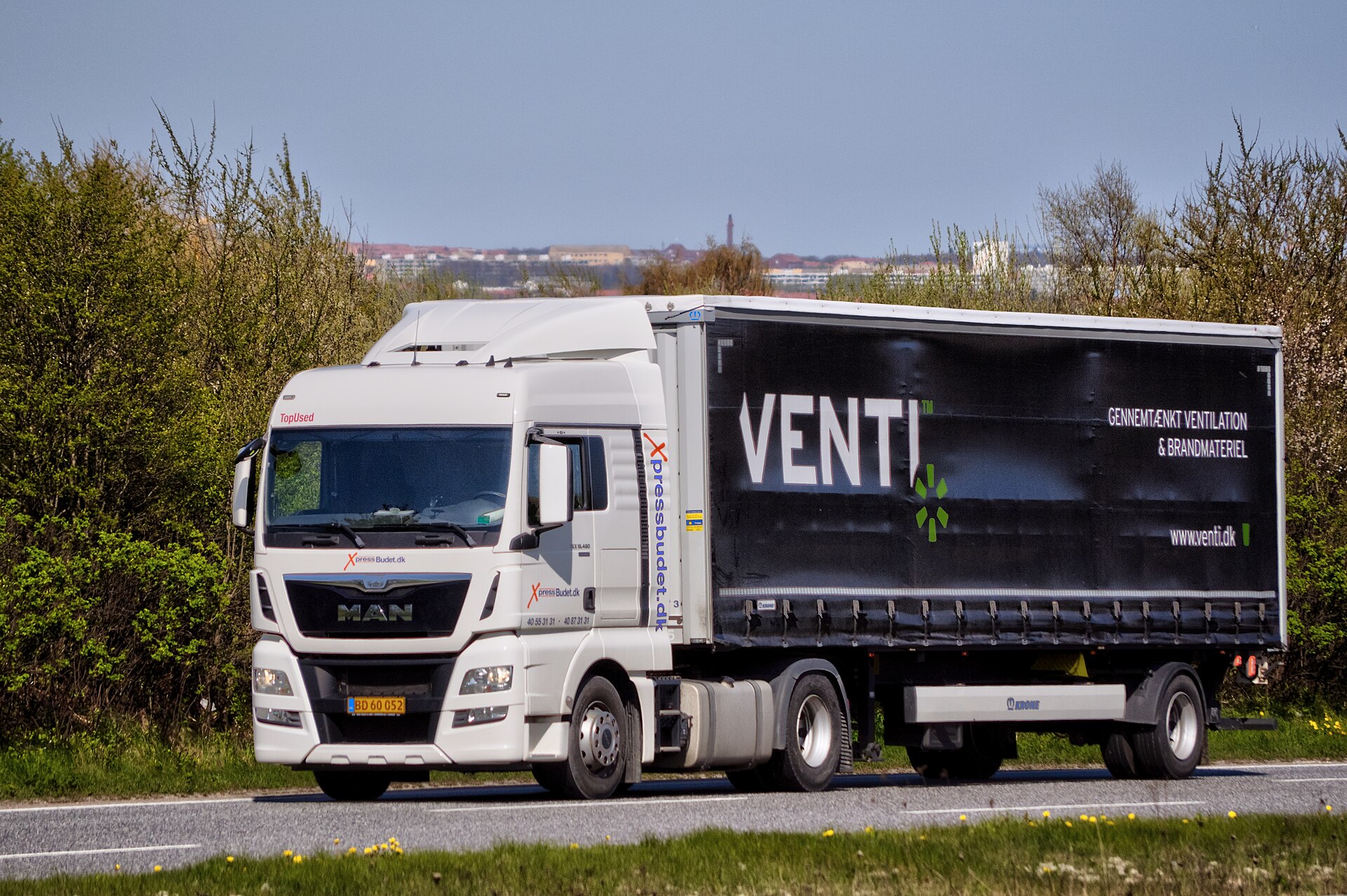 Buy, finance or lease? Choosing how to pay for trucks in an uncertain market