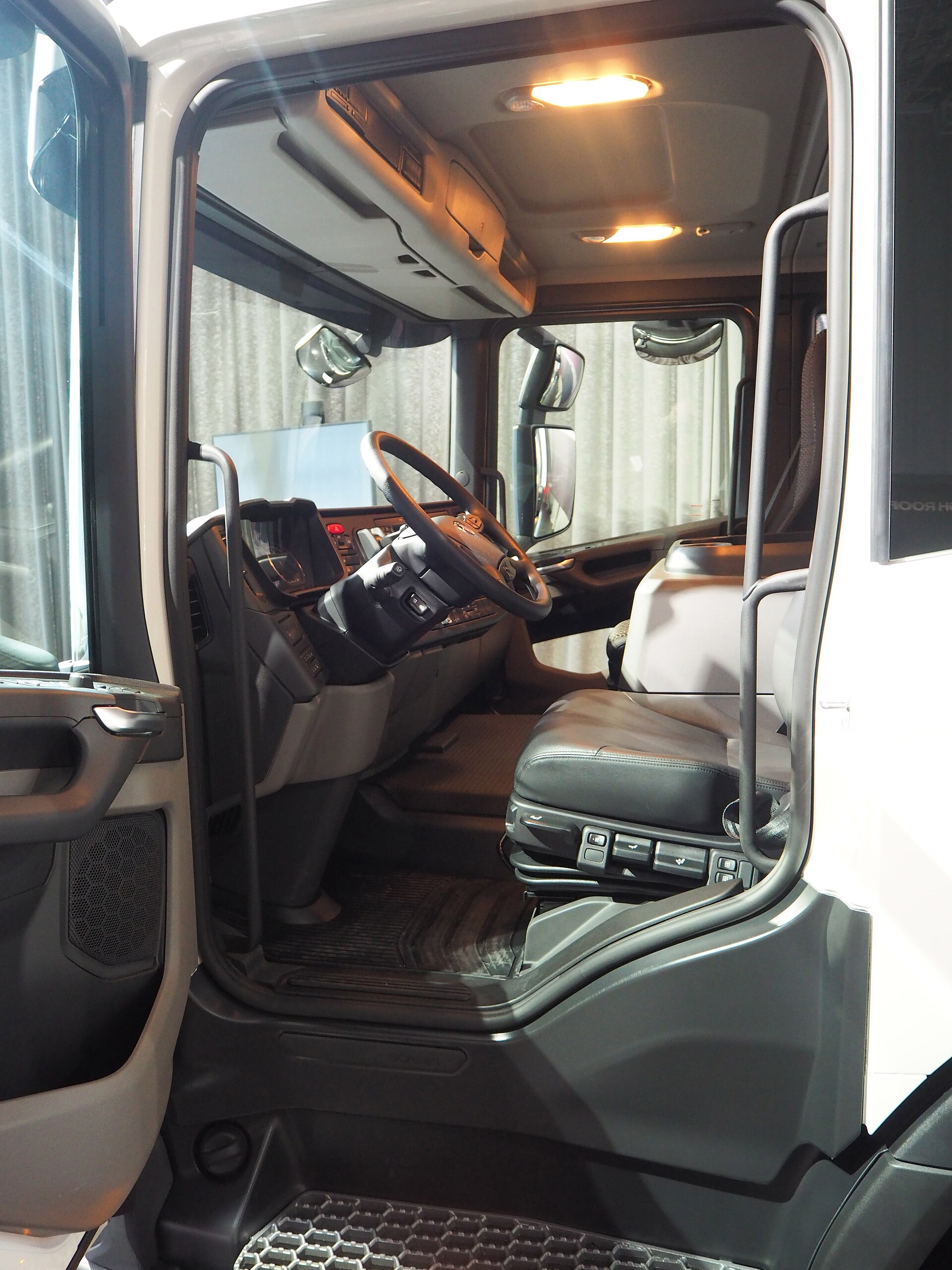 Truck sleeper cabs explained: the driver’s home on the road