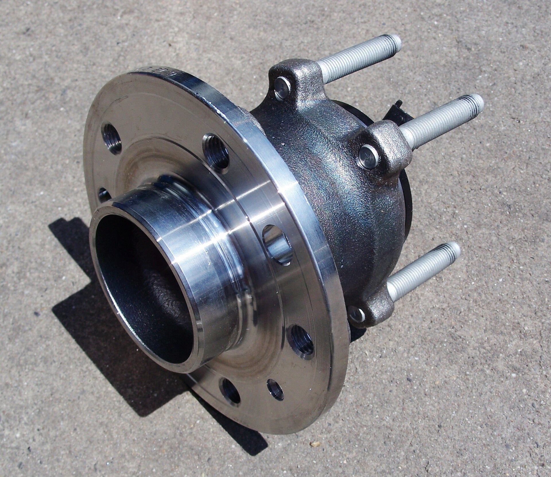 Wheel bearings: the five-minute checks that prevent a wheel-off